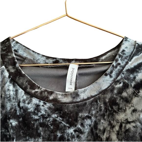 Peppermint Crushed Velvet Twist Front Top size small long sleeved - Picture 5 of 5